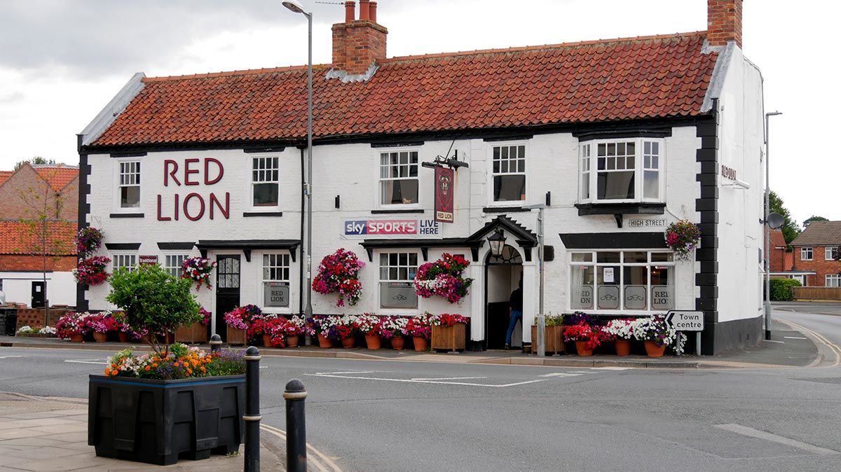 Red Lion pub in Market Weighton town centre