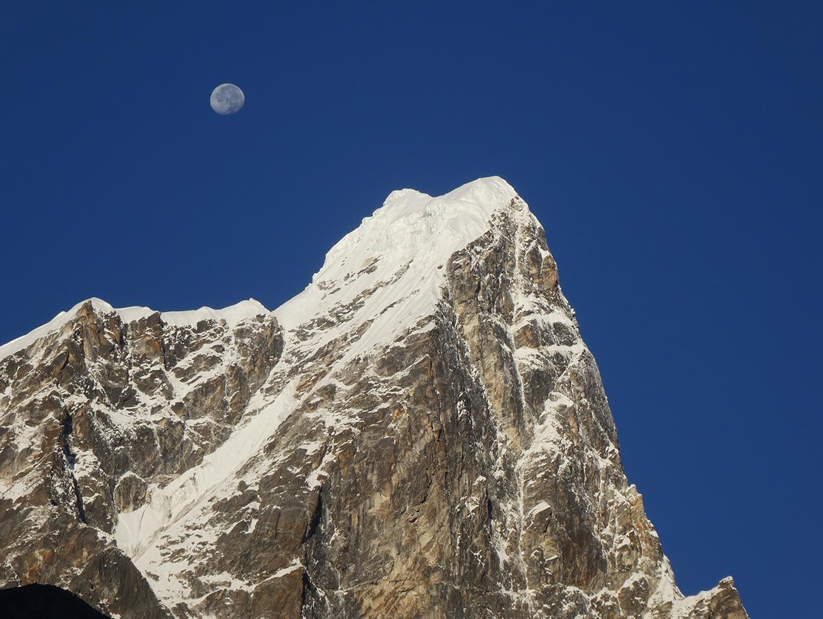 summit of mount everest with moon