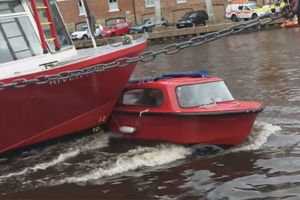 VIDEO - Quick-thinking skipper averts tragedy on the river in York