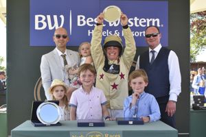 Record sum of over &pound;500,000 raised at York Races for Macmillan