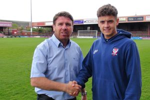 York City sign midfielder Harry Thompson